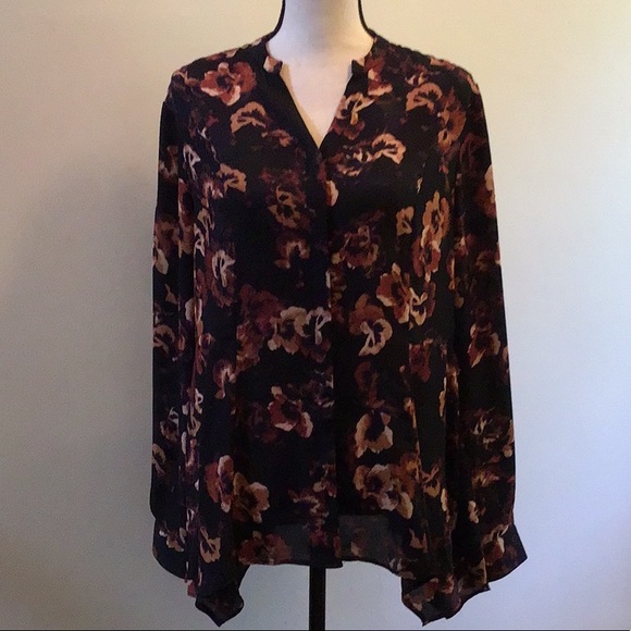 Simply Vera Vera Wang Tops - EUC Simply Vera Floral Print Blouse